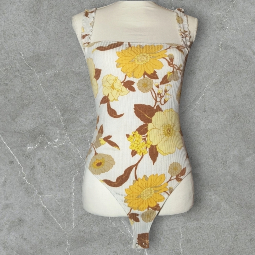 Forever 21 whiteandyellow flower bodysuit